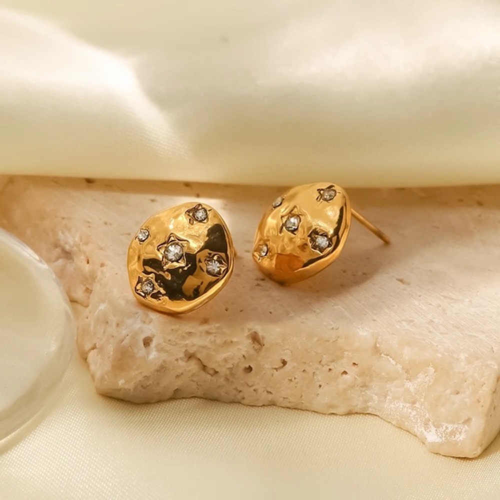 Hammered Coin in 18K Gold-Plating with Cubic Zirconia stars inlay
